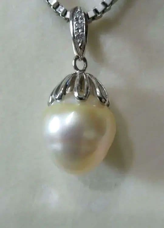 南洋真珠とダイヤモンド、Pt900の花形ペンダントトップ★6.3g