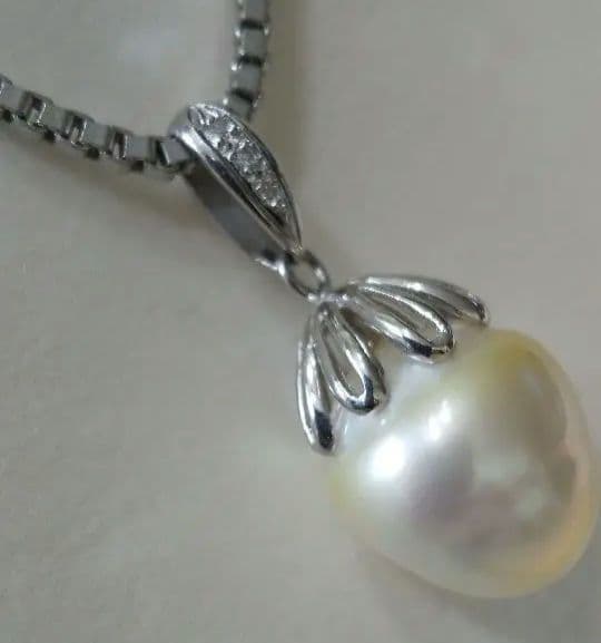 南洋真珠とダイヤモンド、Pt900の花形ペンダントトップ★6.3g