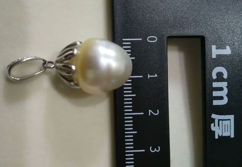 南洋真珠とダイヤモンド、Pt900の花形ペンダントトップ★6.3g