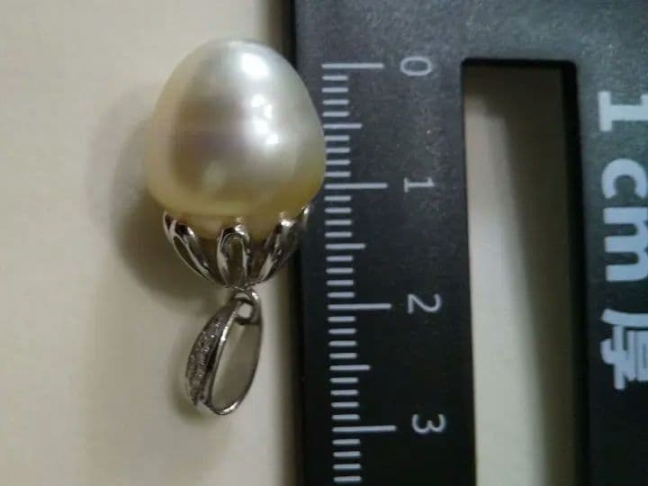 南洋真珠とダイヤモンド、Pt900の花形ペンダントトップ★6.3g