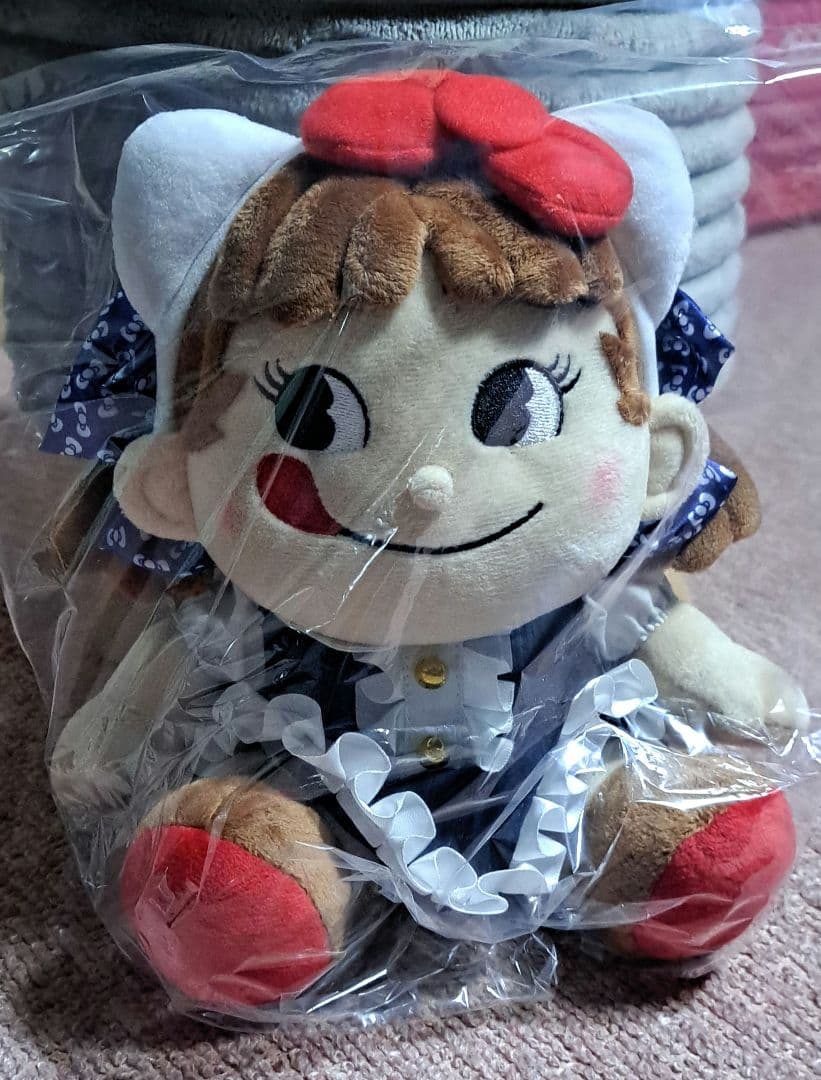 不二家ペコちゃん×ハローキティコラボおすわりぬいぐるみ/懸賞当選品