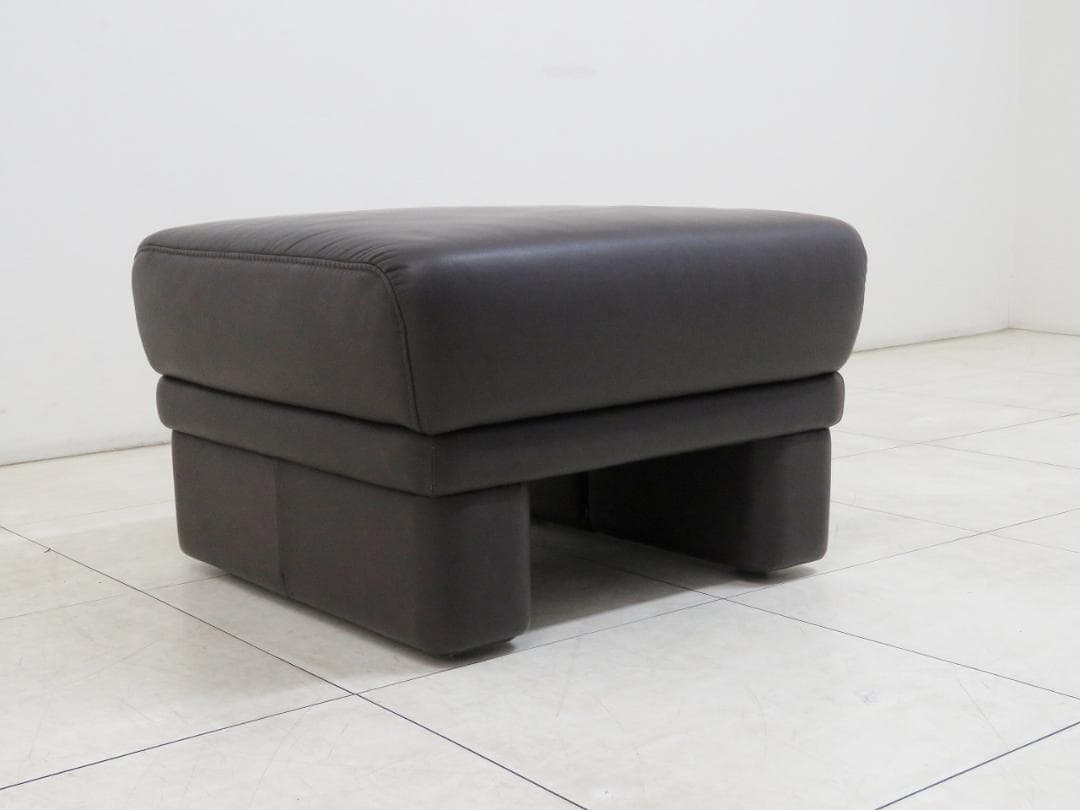 ■ドイツ■ヒモラ■オットマン■総本革■IDC大塚家具■68,000円■スツール■