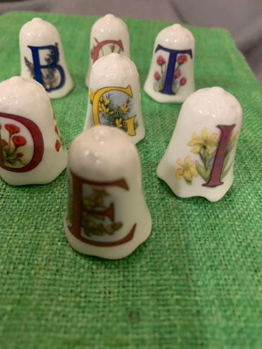 Graftonフェアリー・アルファベットシンブル　7つ　スカラップ辺