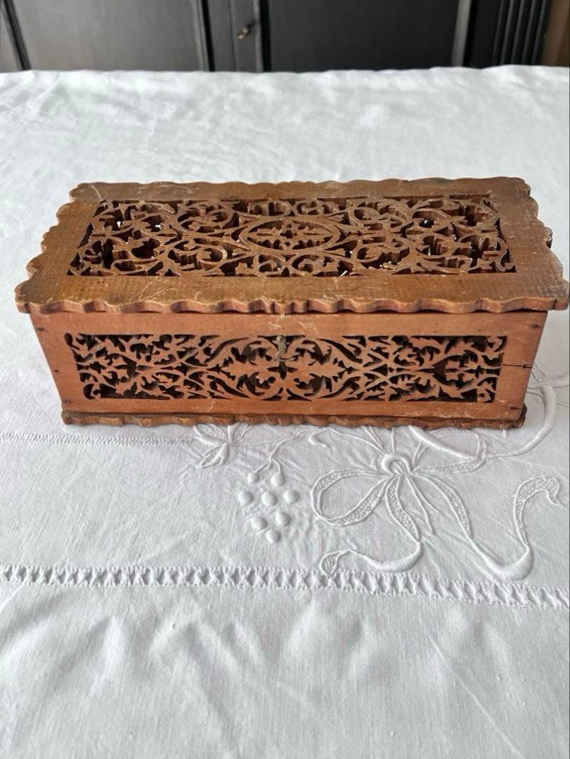 美品】フランスアンティーク 木製レリーフ装飾 木細工 BOX 小物入れ3277