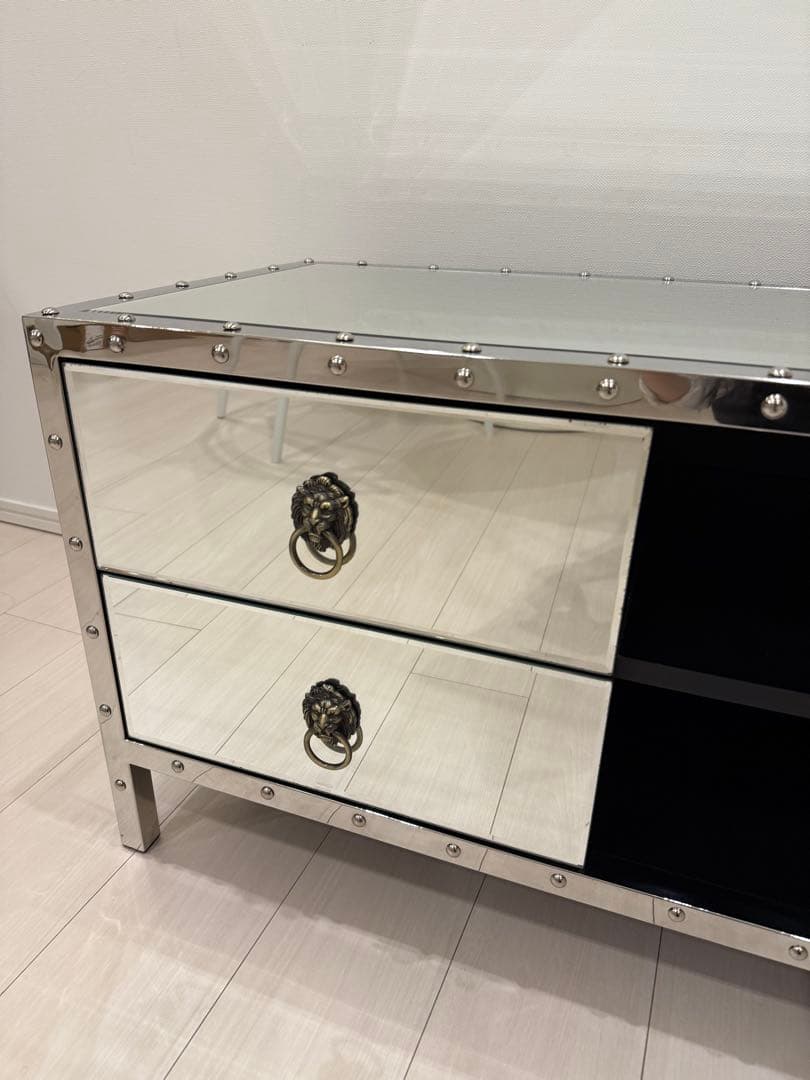 お値下け中【KARE】ミラー仕上げのテレビボード 引き出し付き