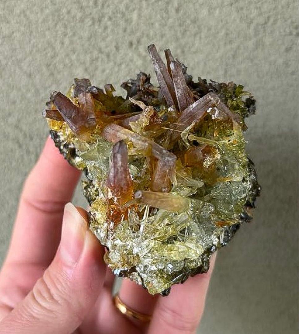 希少色 希少鉱物 ジンカイト 博物館クラス 黄緑色結晶