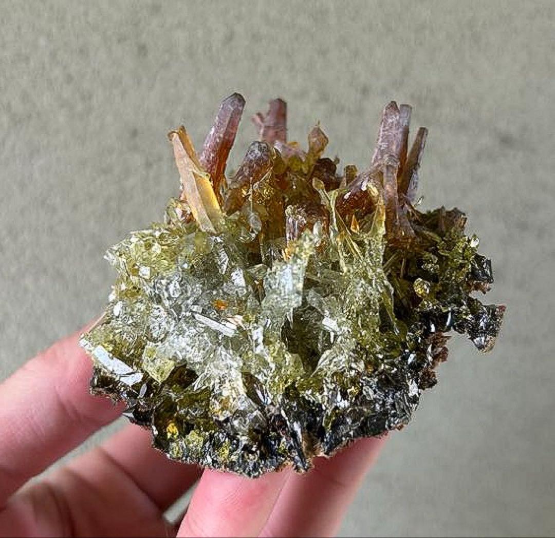 希少色 希少鉱物 ジンカイト 博物館クラス 黄緑色結晶