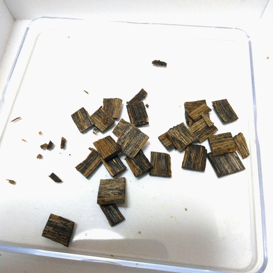 沈香 最高級 真南蛮 割　2.63g