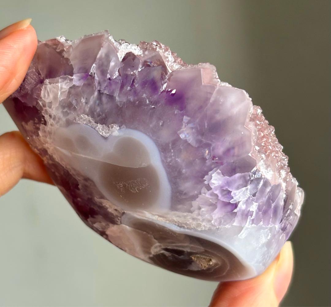 レア　高品質　パープルピンク　シュガーアメジスト　原石　裏まで美しい　キラキラ