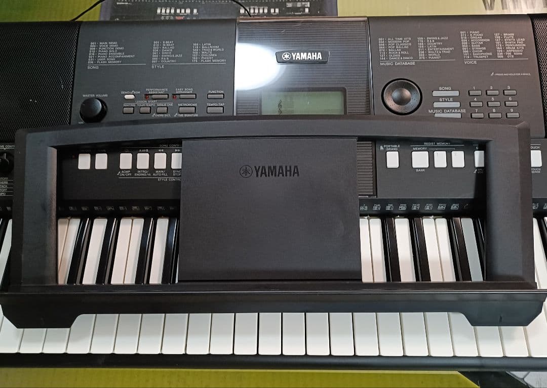 Yamaha PSR-E423 ポータブルキーボード 61鍵盤 黒 ジャンク - メルカリ