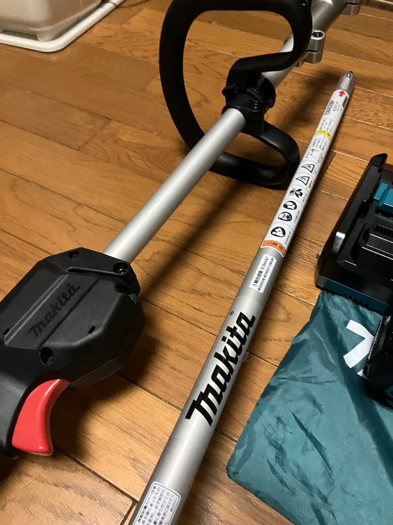 マキタ 充電式スプリット草刈機 MUX01GRMM バッテリ・充電器付