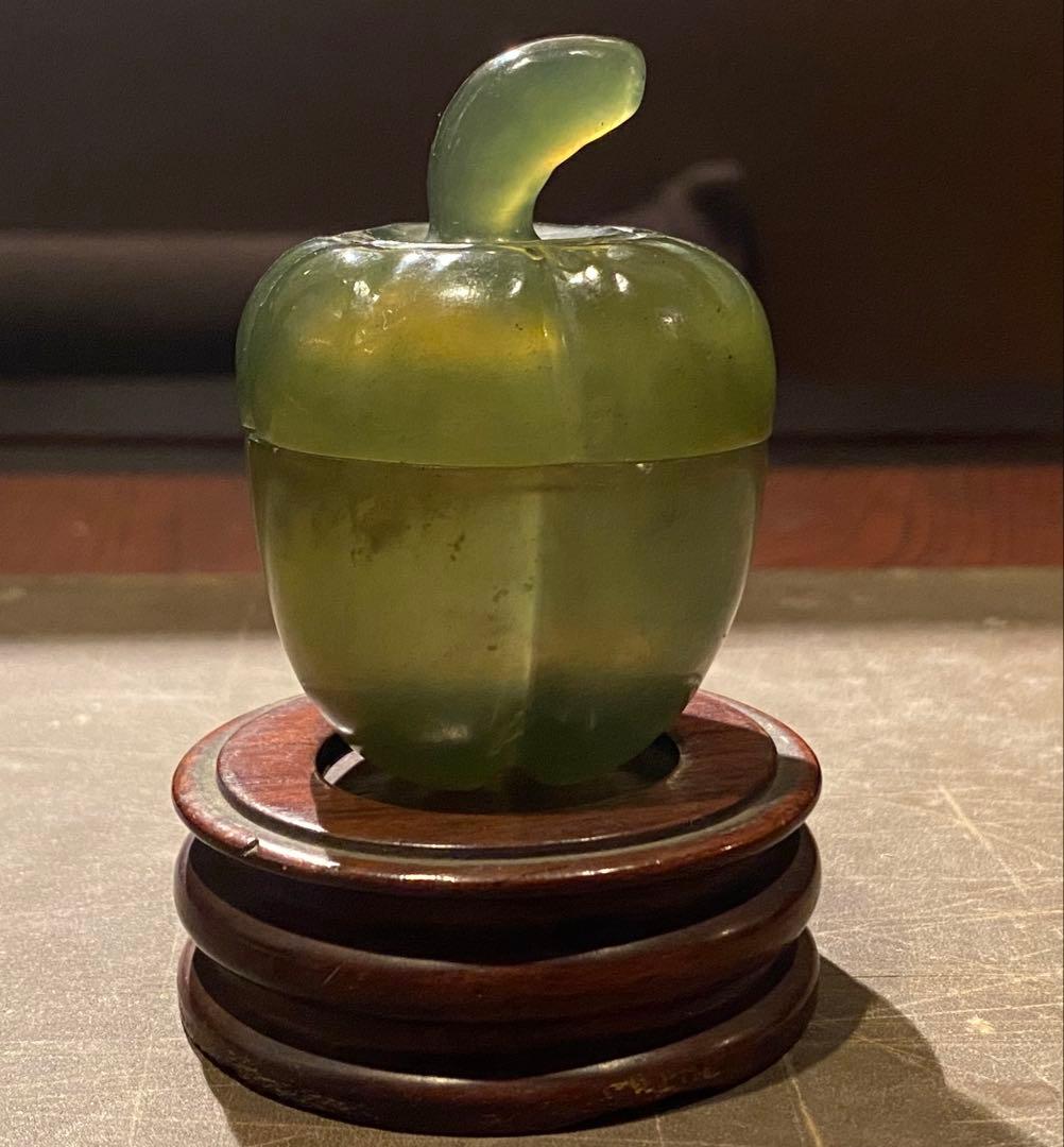 古翡翠 和田玉・鑑賞台付・ヴィンテージ　レア ・オブジェ・鼻煙壺 ・台湾茶器