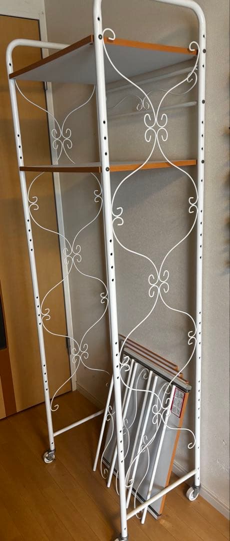 《値下げ中》ホワイト スチール製シェルフ 最大5段 キャスター付き