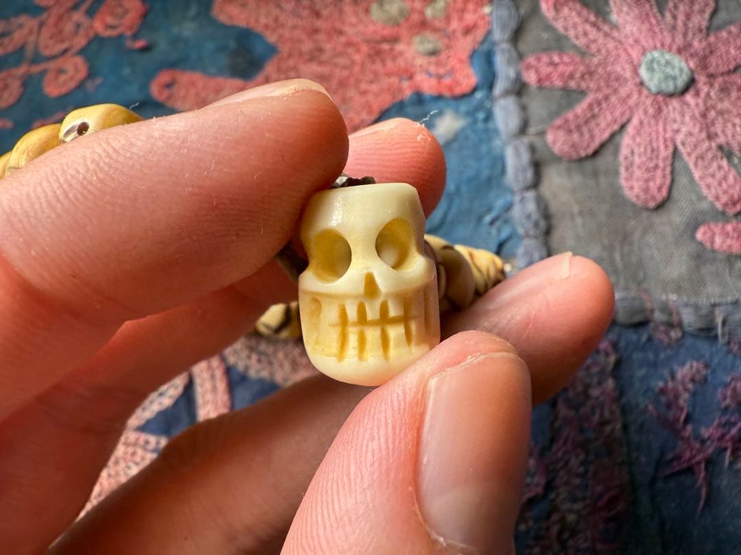 羊骨スカルビーズとチベット髑髏(チティパティ)のブレスレット