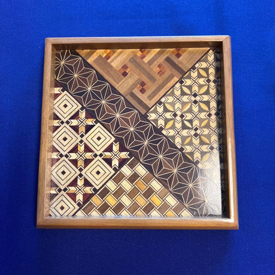 箱根寄木細工取り皿10枚、寄木細工のボックス入り、寄木細工の取り箸1膳付き