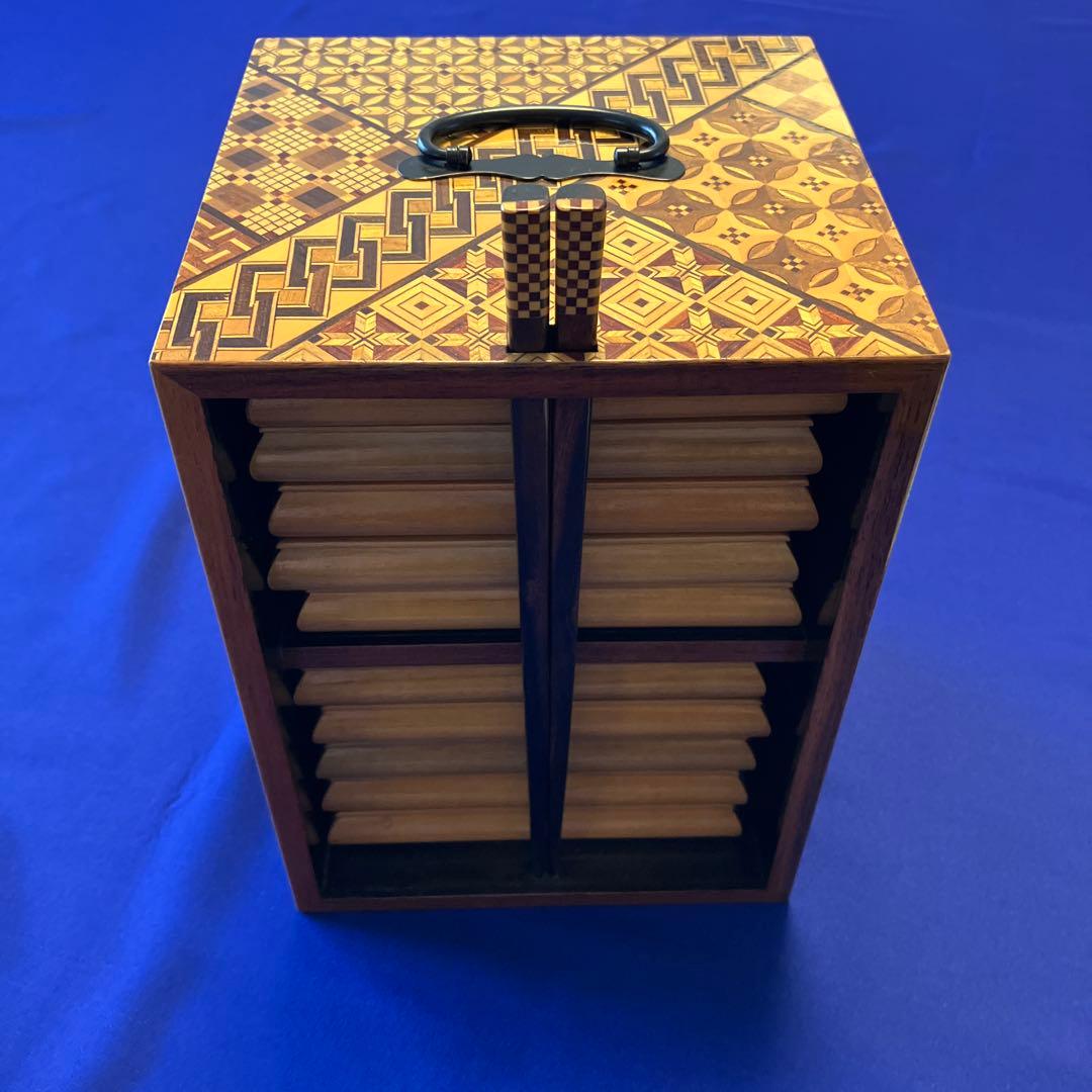 箱根寄木細工取り皿10枚、寄木細工のボックス入り、寄木細工の取り箸1膳付き