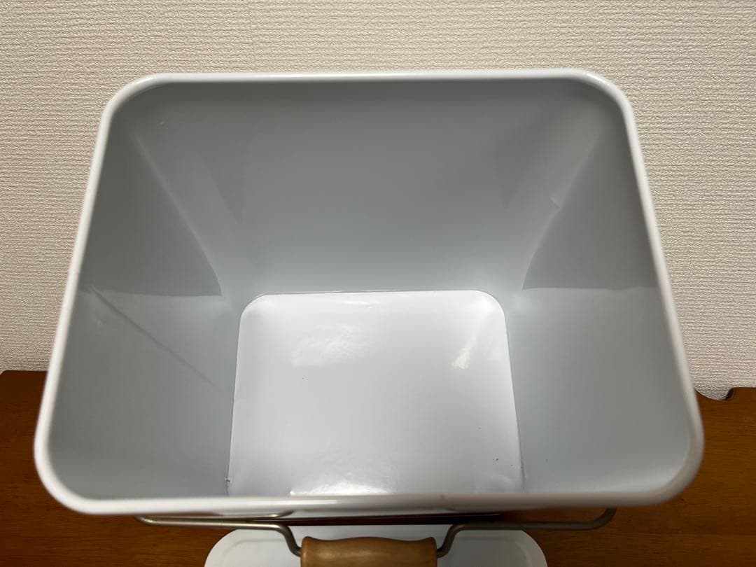 ⚫︎ マンハッタナーズ　ホーロー缶　L 収納　キャリー缶　ネコ　ホワイト