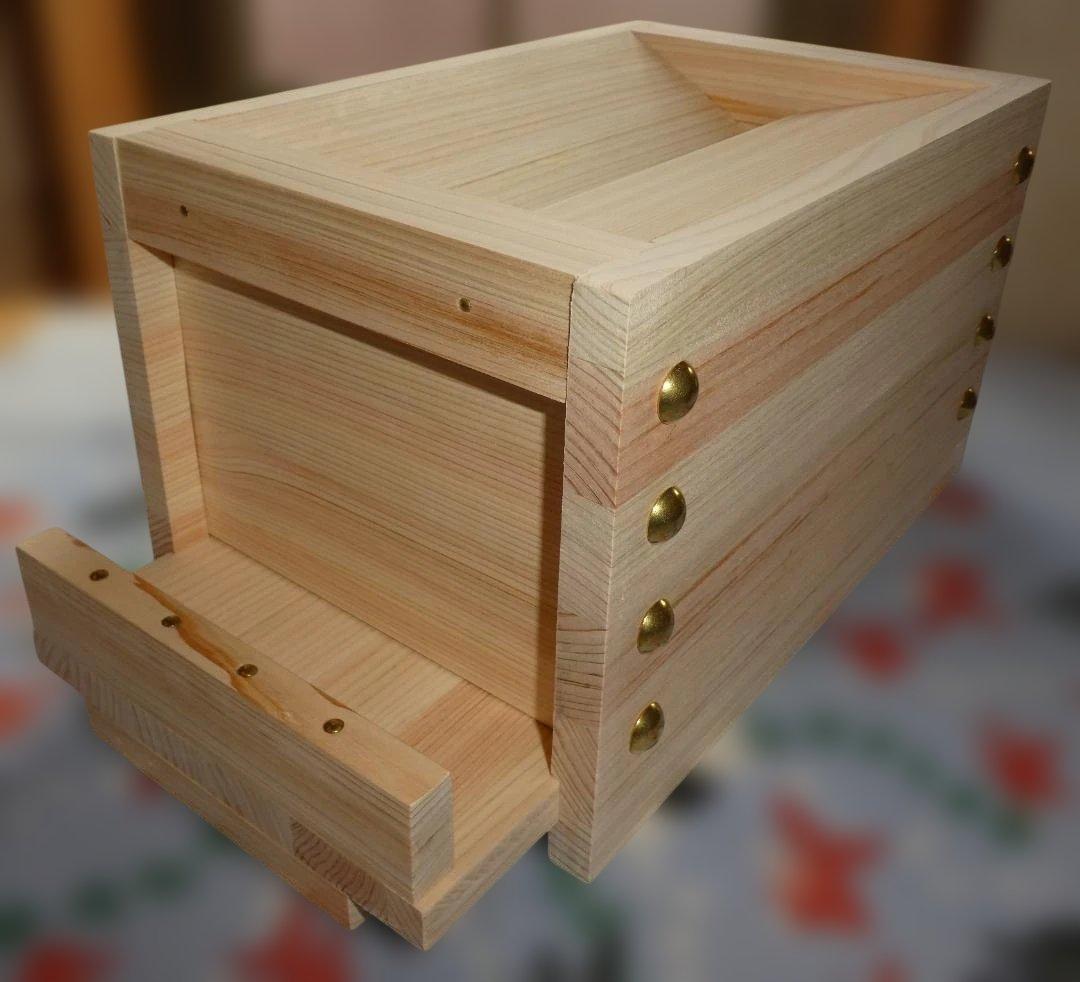 開運　お賽銭貯金箱（桧）大　金色鋲　　３７