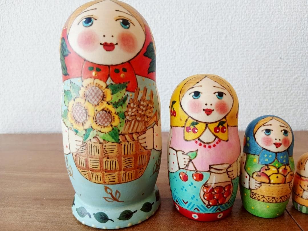 【LYH156】北欧ロシア雑貨 リューバ作のマトリョーシカ　ひまわり