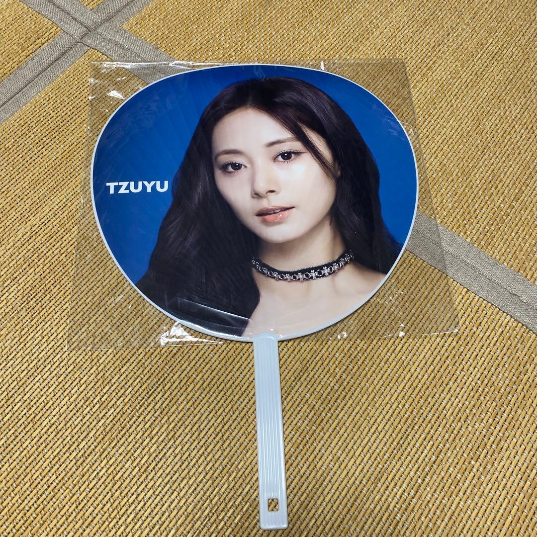 TWICE ツウィ うちわ THIS IS FOR WORLD TOUR - メルカリ