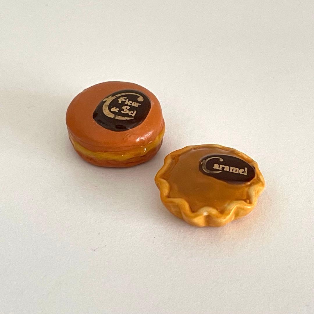 キャラメル味の美味しい物　10個　フェーブ　フェーヴ　フランス　陶器　ミニチュア
