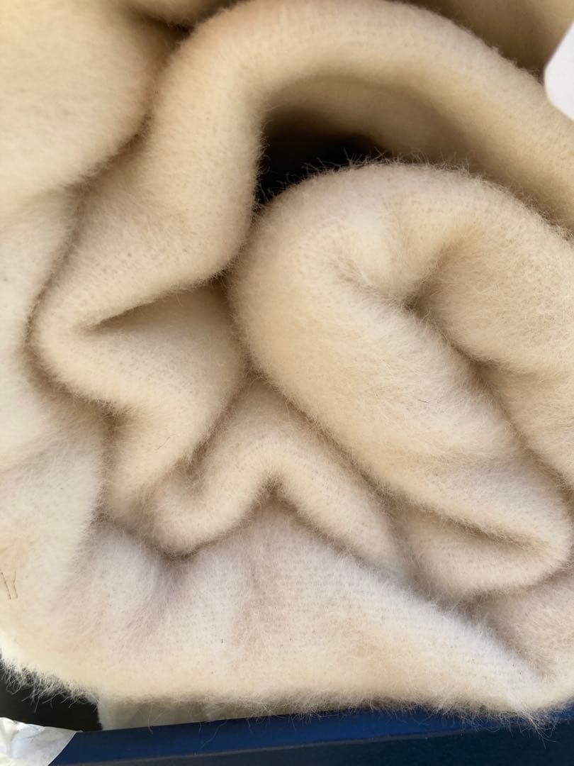 a*1様 高級毛布 ふんわり優しいホワイトカシミヤ　ラムウール140cm X 2