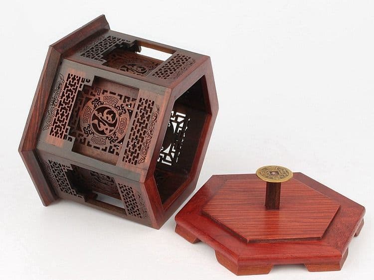 紅酸枝二重透彫り紅木盤香炉 香盒 薫香炉 沈香 檀香 工芸品 美術品 置物