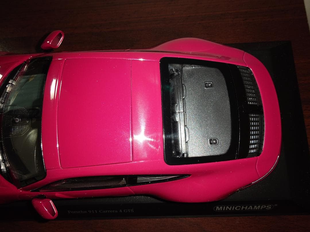 ミニチャンプス 1/18 ポルシェ 911 カレラ 4 GTS ルビースター