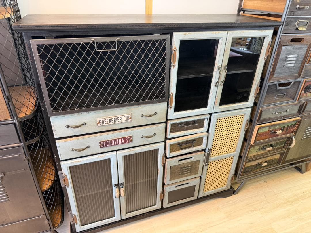 インダストリアル　キャビネット　マルチラック　リビングボード　レトロ　ラック　棚