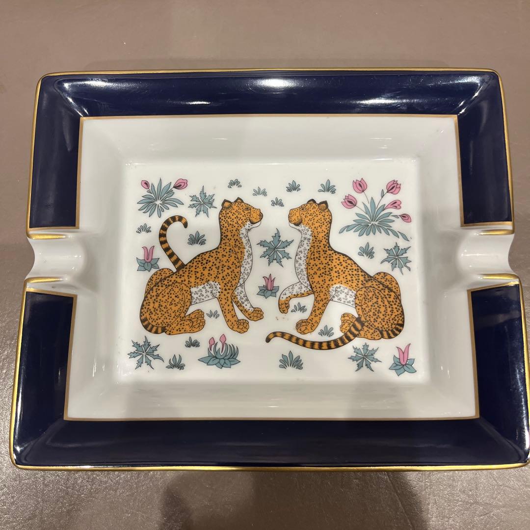 エルメスレオパード柄の置き型灰皿