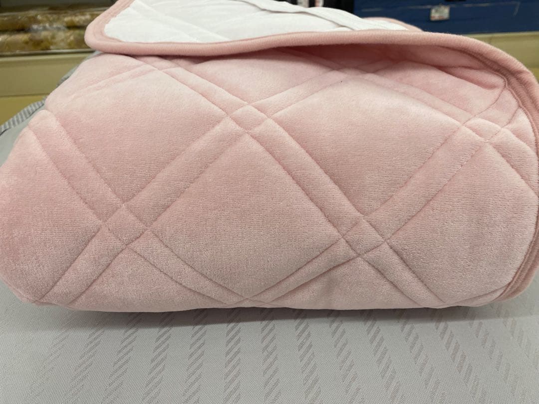 ダブルサイズ・ロマンス　綿１００%敷きパッド・吸湿発熱素材使用・洗濯OK