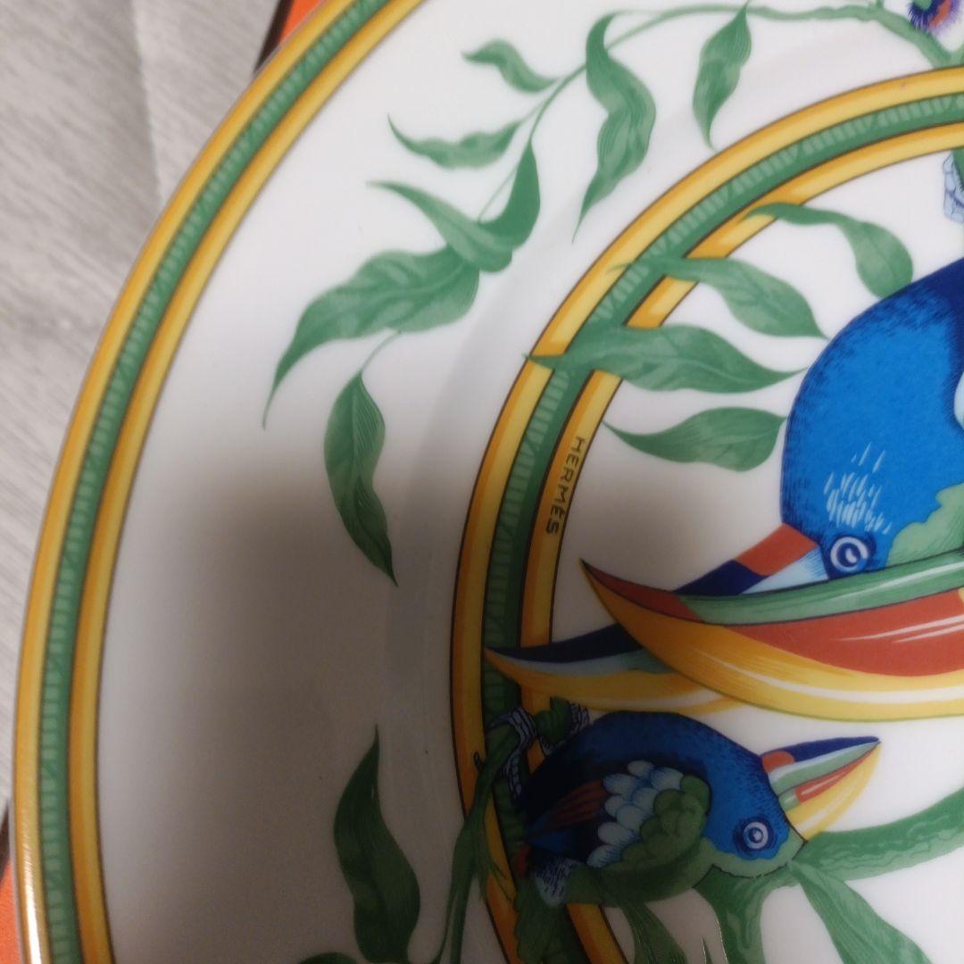 廃盤!!エルメストゥッカン陶磁器製 鳥のデザイン皿