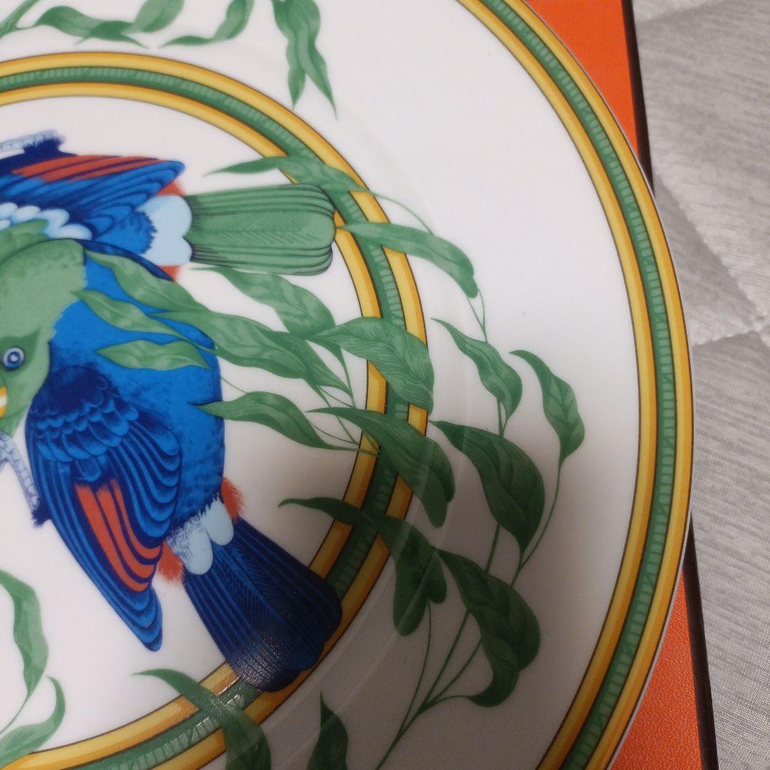 廃盤!!エルメストゥッカン陶磁器製 鳥のデザイン皿