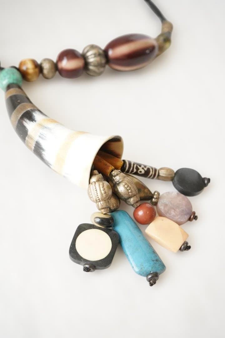 ホーンチャーム×真鍮ビーズ エスニック ロングネックレス [並行輸入品]