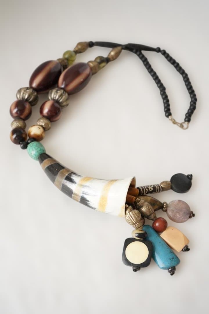 ホーンチャーム×真鍮ビーズ エスニック ロングネックレス [並行輸入品]