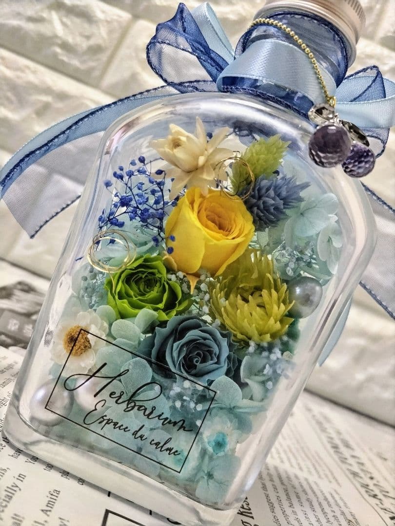 3色のバラとミニシルバーディジーをあなたに… ハーバリウムボトルフラワー