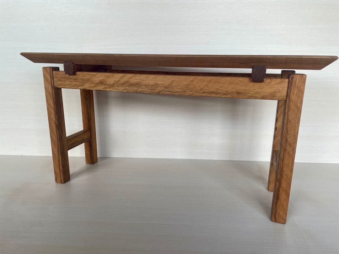 山桜　樫の木　槐　ベンチ　一枚板