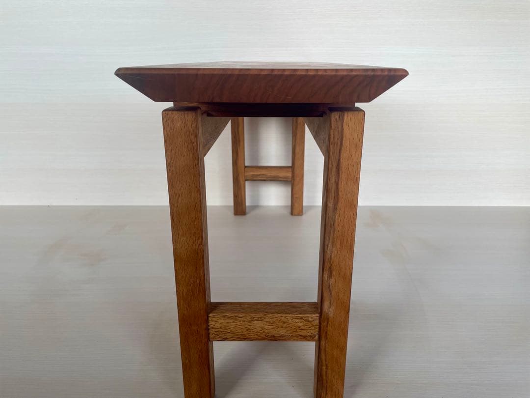 山桜　樫の木　槐　ベンチ　一枚板