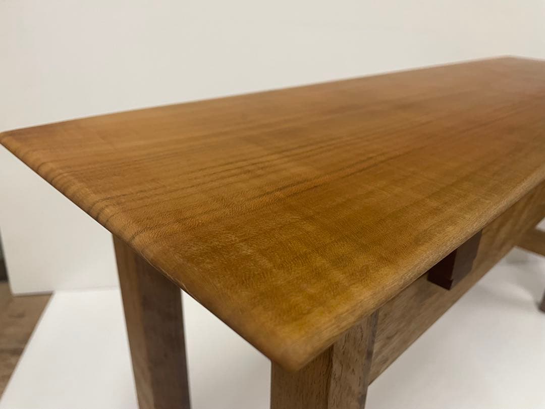 山桜　樫の木　槐　ベンチ　一枚板