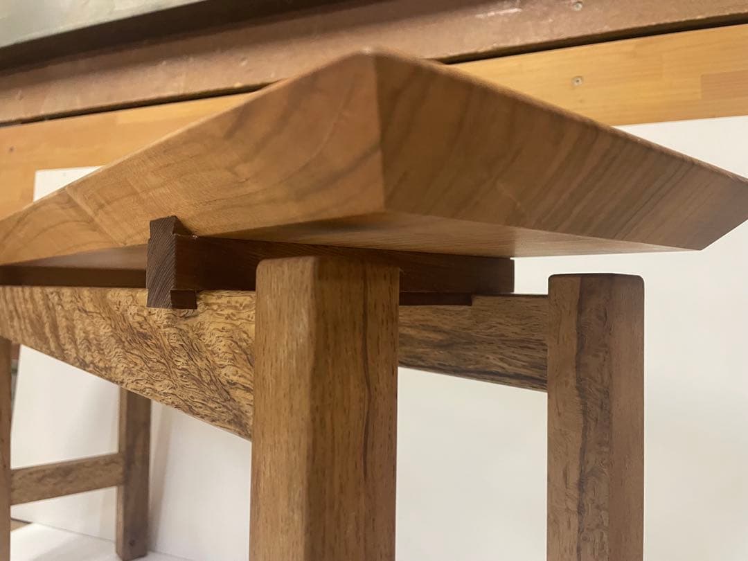 山桜　樫の木　槐　ベンチ　一枚板