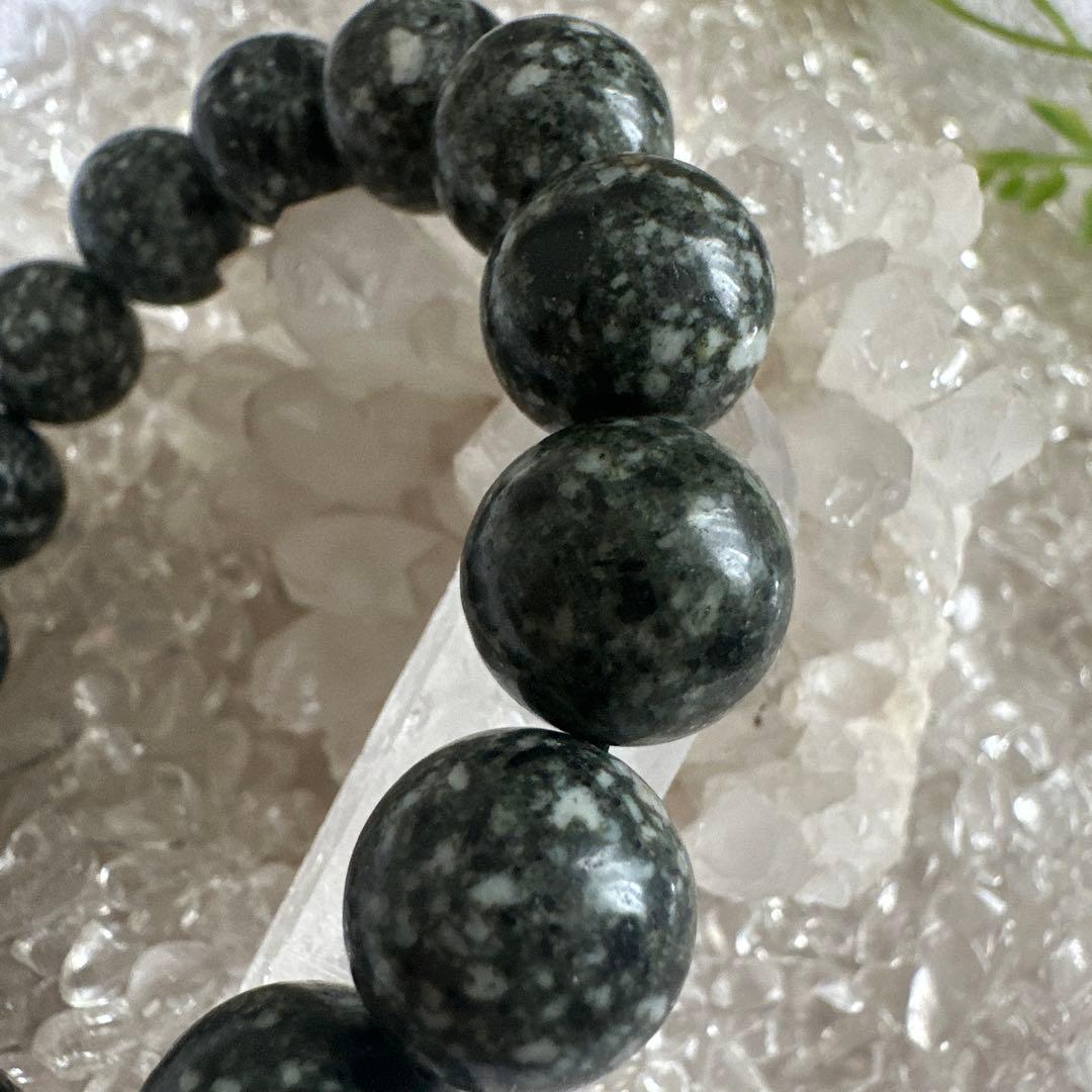 【遠野霊石】14mm 「持つ人に寄り添い、運気を上げる。神秘の銘石遠野角閃石。