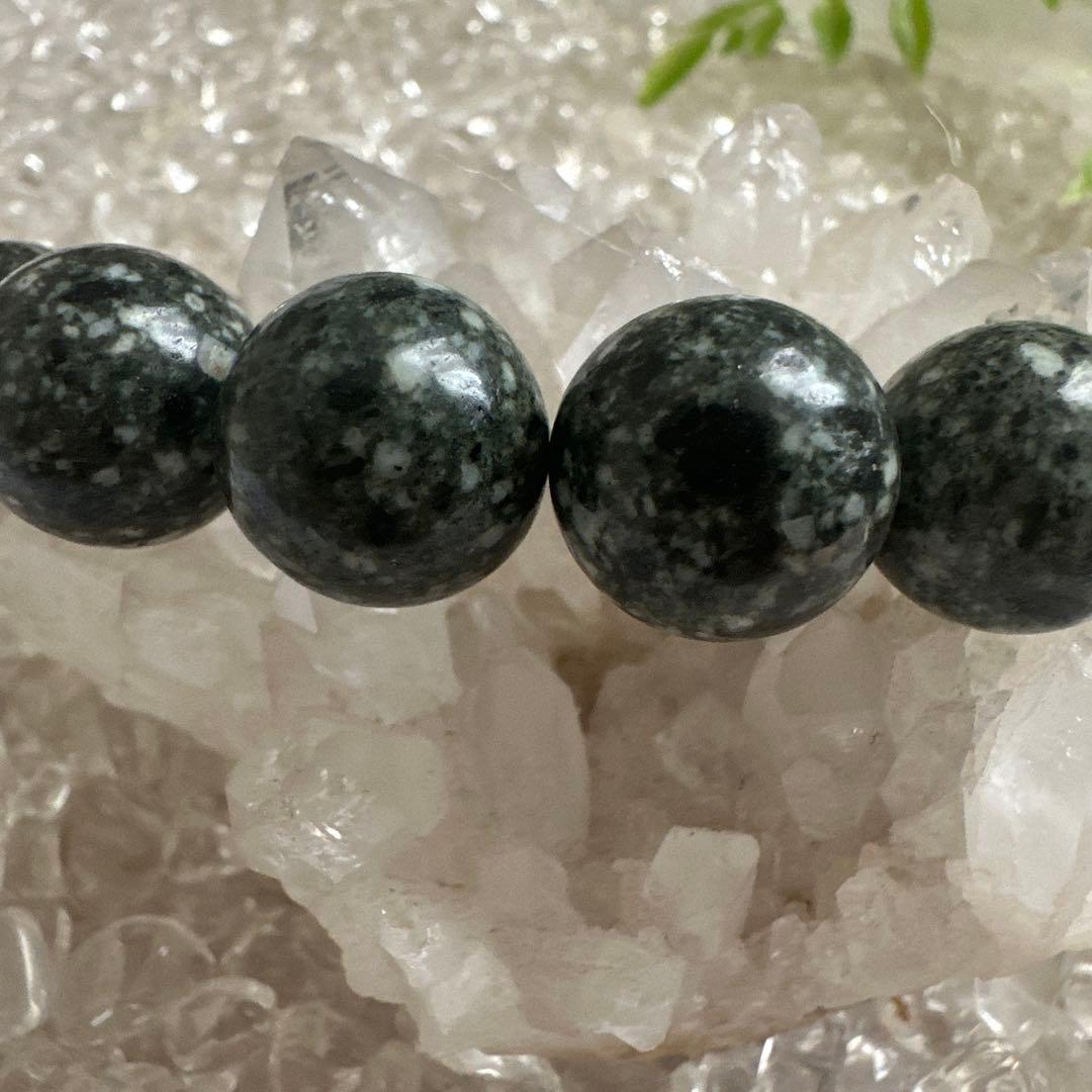 【遠野霊石】14mm 「持つ人に寄り添い、運気を上げる。神秘の銘石遠野角閃石。