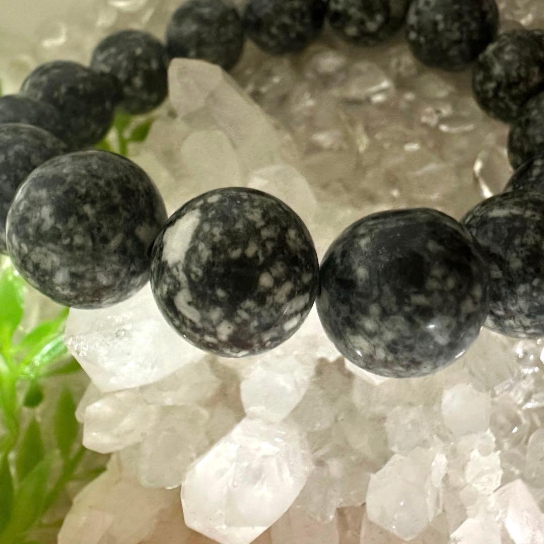 【遠野霊石】14mm 「持つ人に寄り添い、運気を上げる。神秘の銘石遠野角閃石。