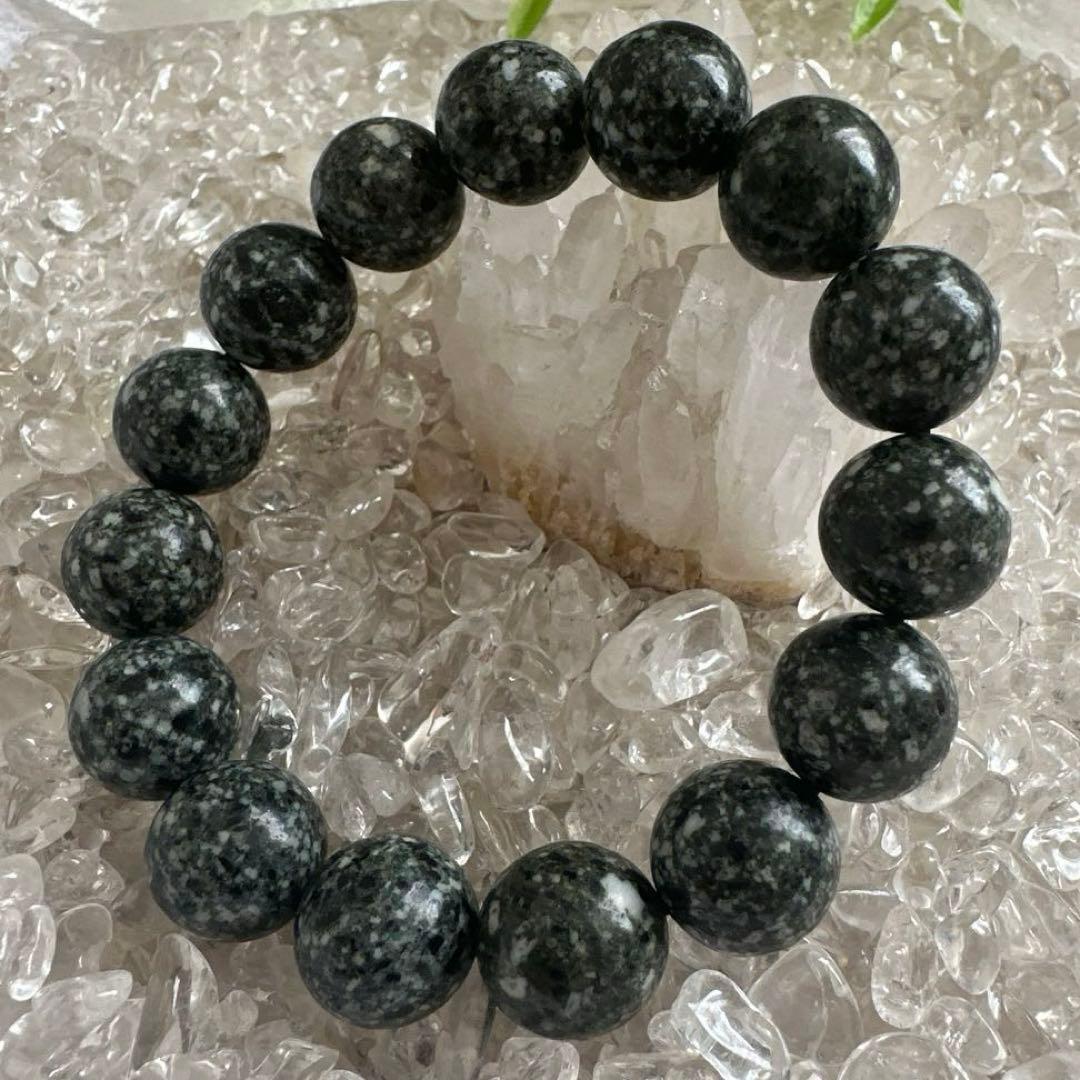 【遠野霊石】14mm 「持つ人に寄り添い、運気を上げる。神秘の銘石遠野角閃石。