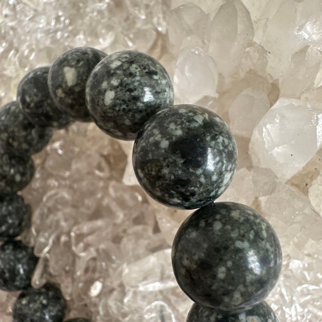 【遠野霊石】14mm 「持つ人に寄り添い、運気を上げる。神秘の銘石遠野角閃石。