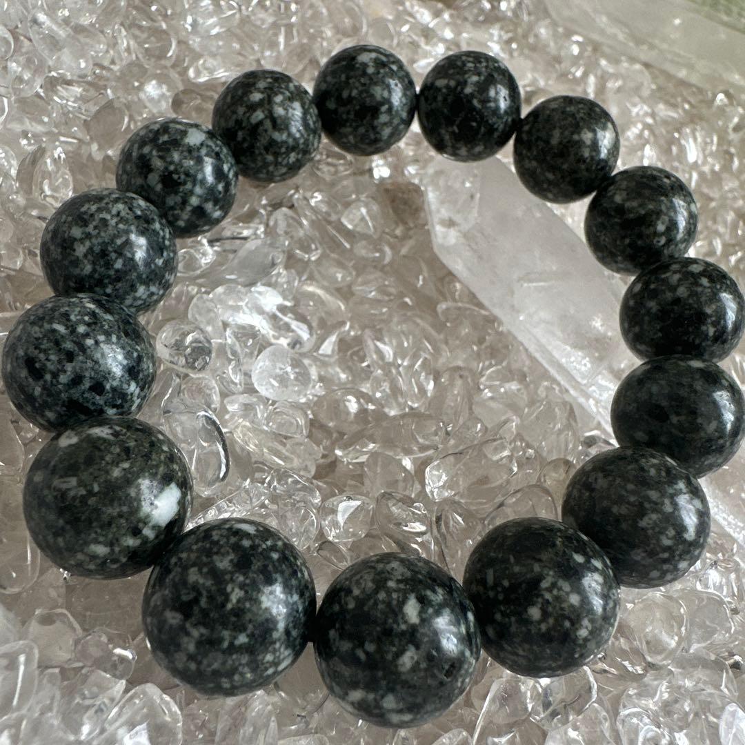 【遠野霊石】14mm 「持つ人に寄り添い、運気を上げる。神秘の銘石遠野角閃石。