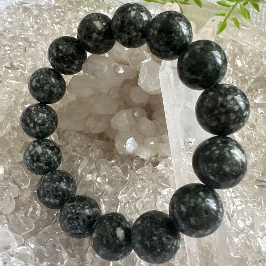 【遠野霊石】14mm 「持つ人に寄り添い、運気を上げる。神秘の銘石遠野角閃石。