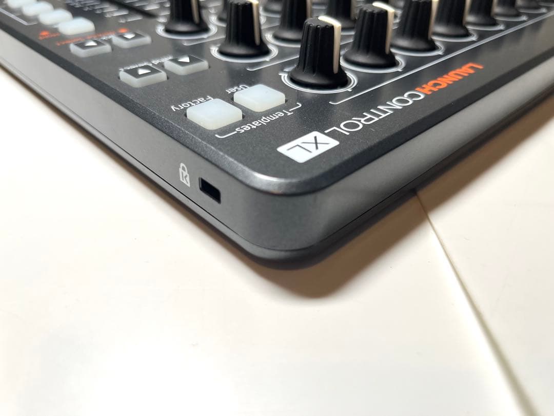 NOVATION MIDIコントローラー LaunchControl XL