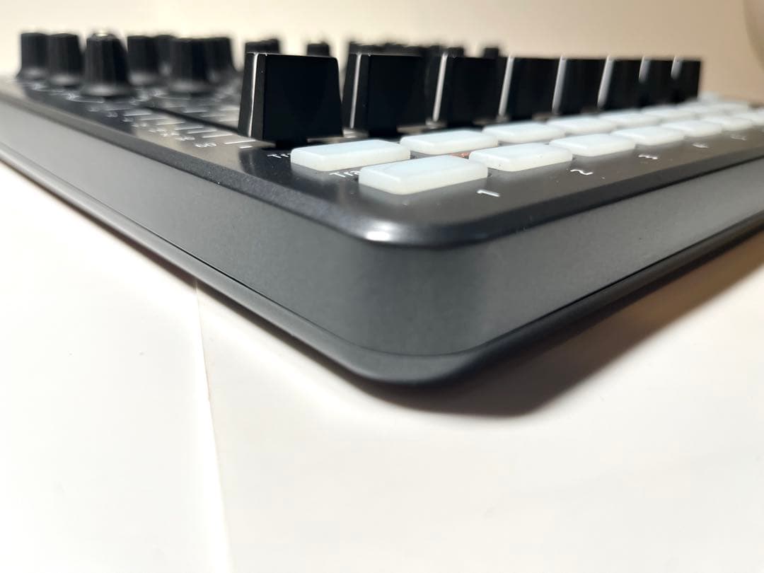 NOVATION MIDIコントローラー LaunchControl XL