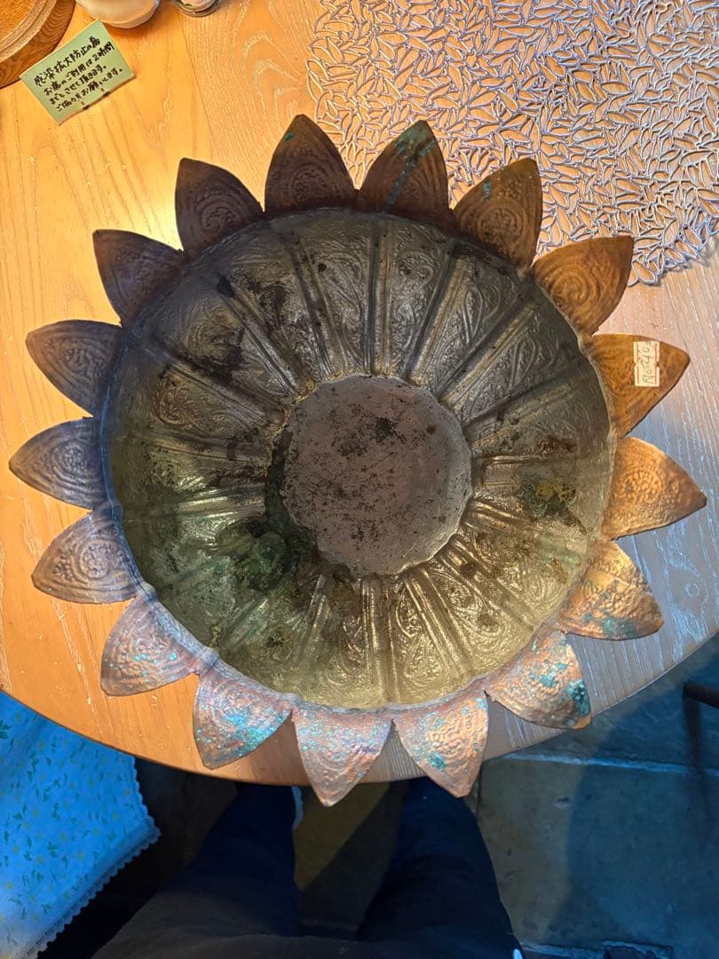 銅製容器、打ち出し模様、パキスタンで購入。